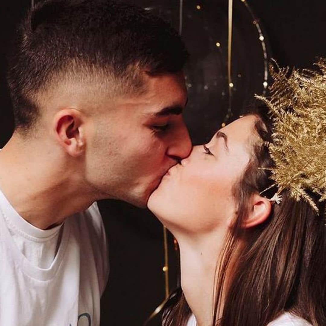 Sira Martínez abre el álbum de su historia de amor para felicitar a Ferrán Torres
