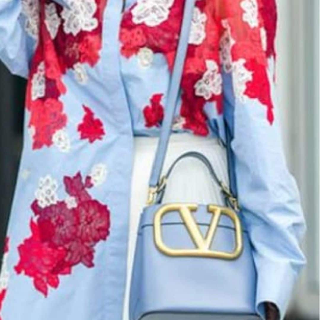 El dueto perfecto de verano: el rojo y el azul compiten por ser el color favorito para tus complementos