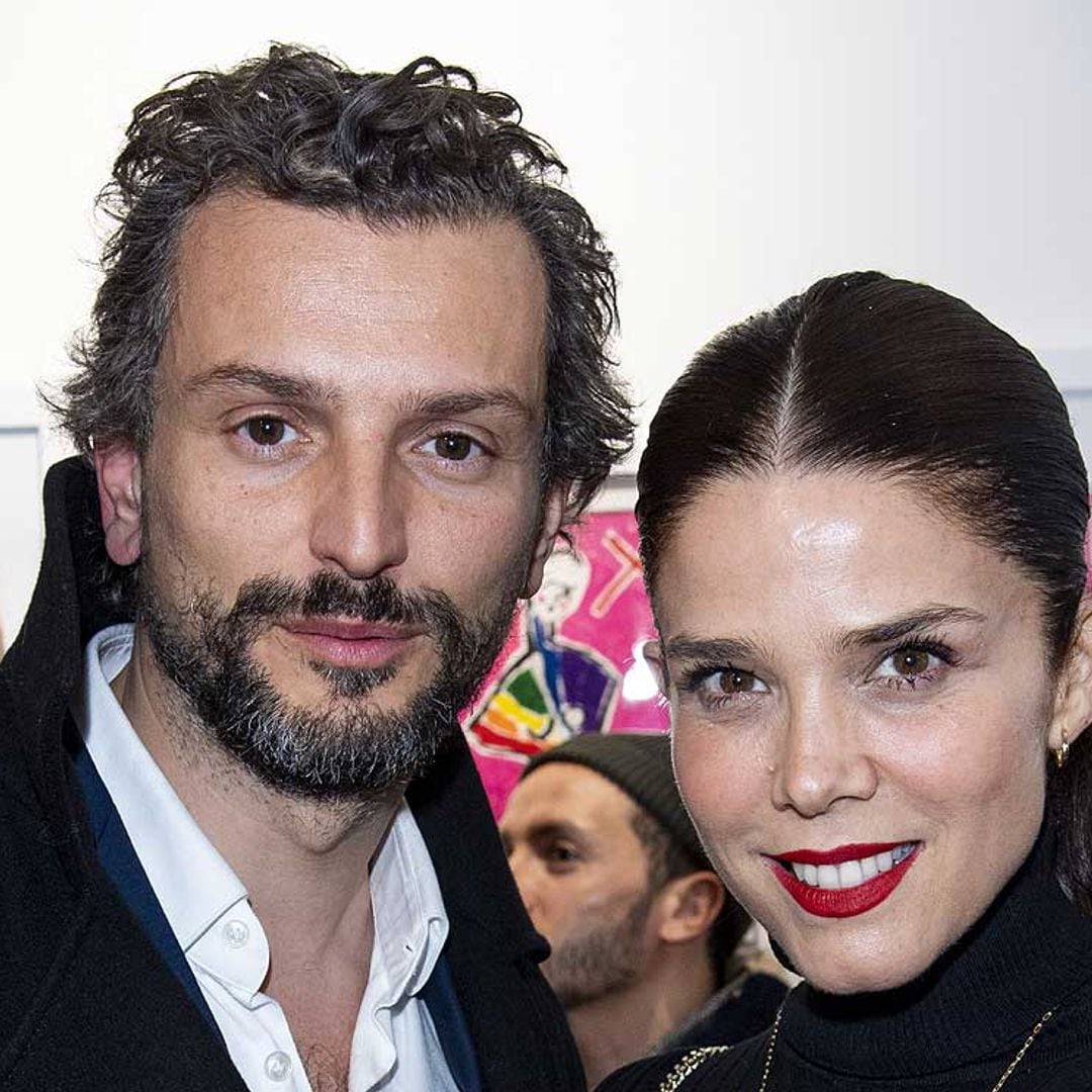 Juana Acosta y su novio celebran su aniversario en París: así han sido sus tres años de amor