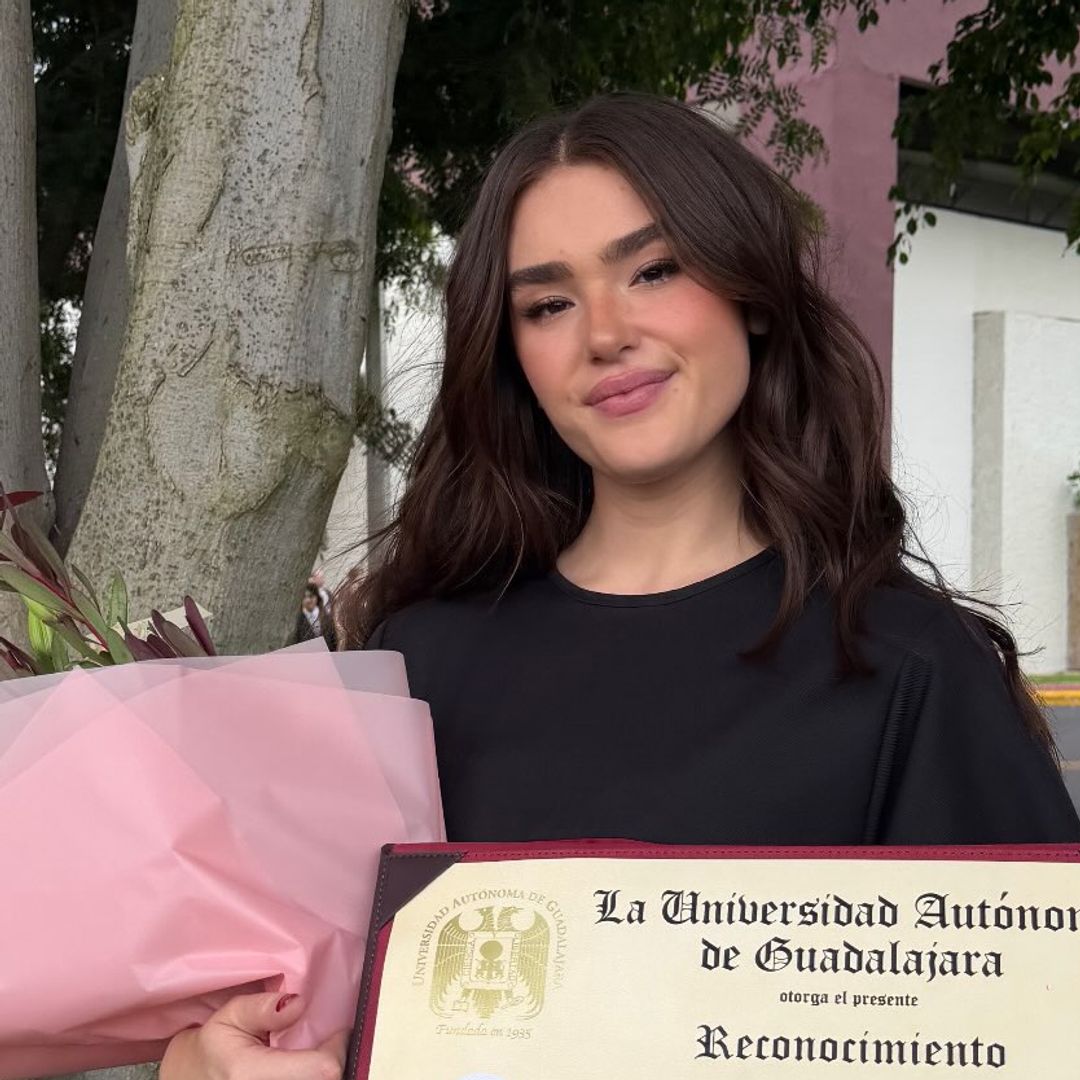 Doble celebración para el 'Canelo' Álvarez: su hija Emily se gradúa y festeja con flores los 30 años de Fernanda Gómez