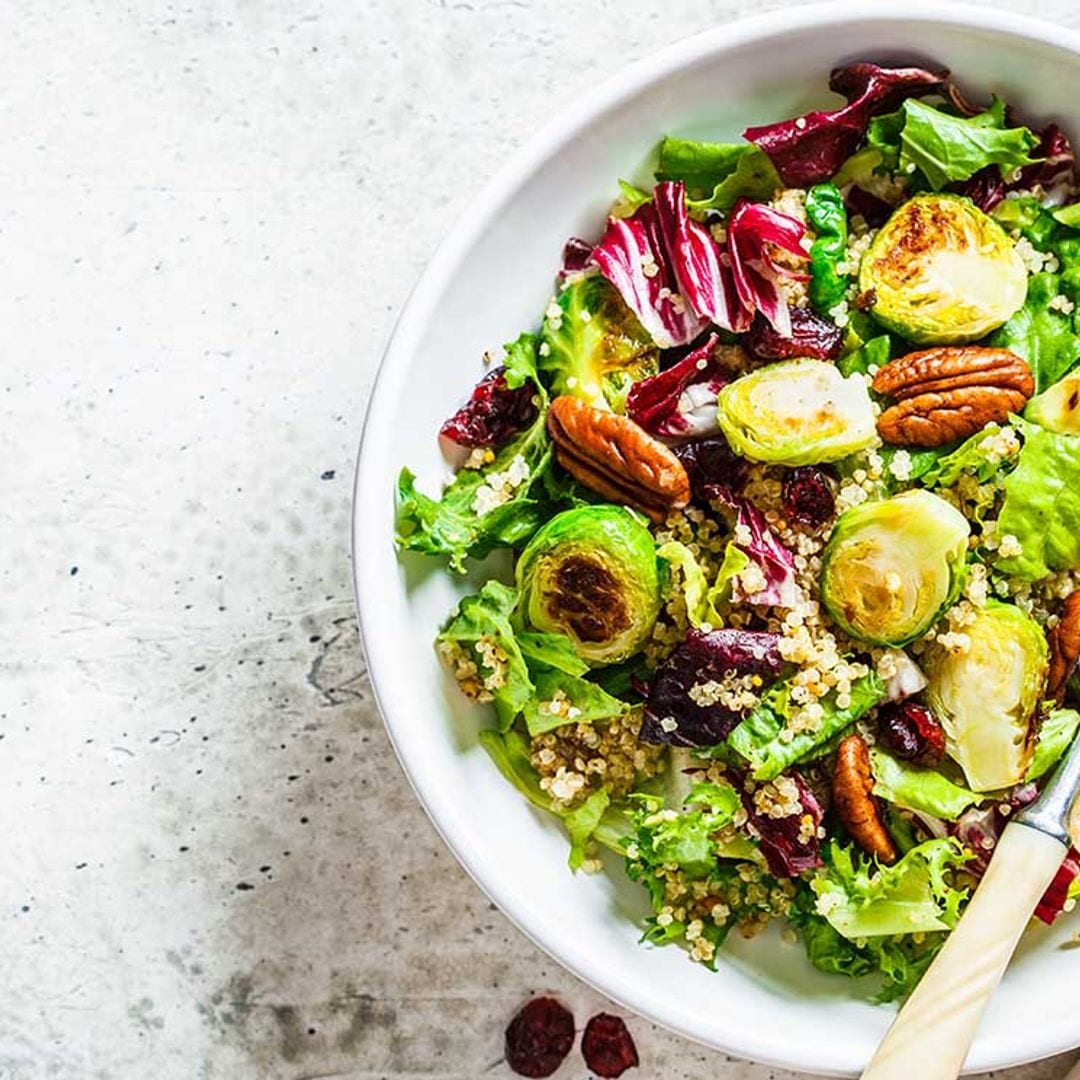 Levadura de cerveza y otros alimentos que enriquecen tu ensalada