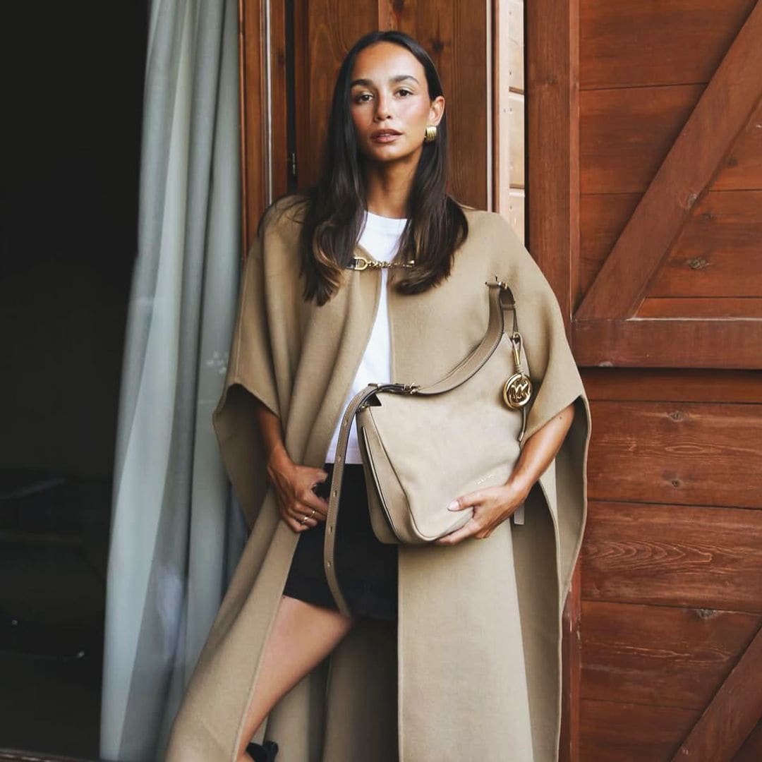 Una camiseta blanca y 5 looks especiales para innovar en otoño sin pasar frío