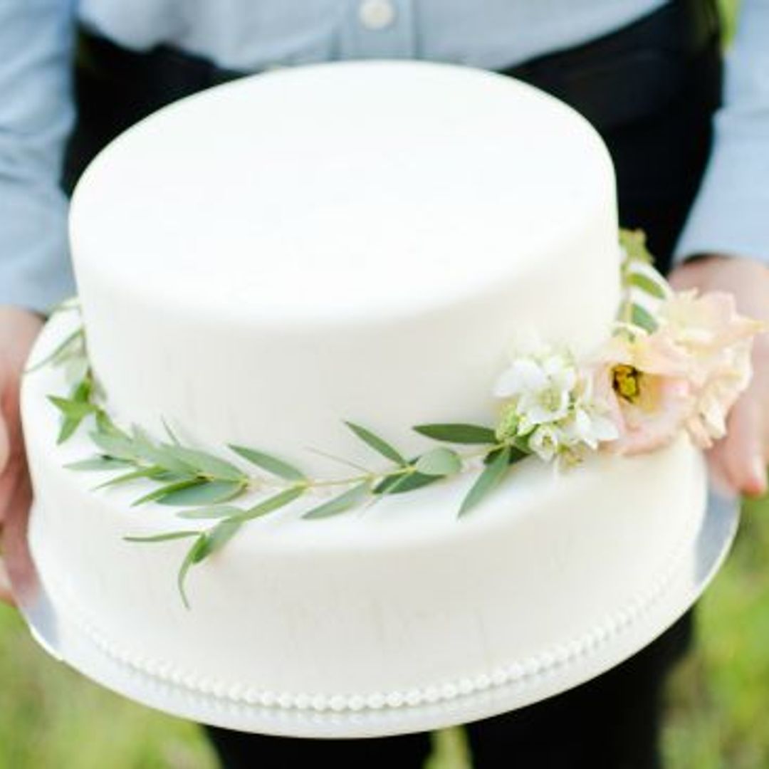 Tres ideas diferentes para cambiar las figuritas de los novios que coronan la tarta nupcial