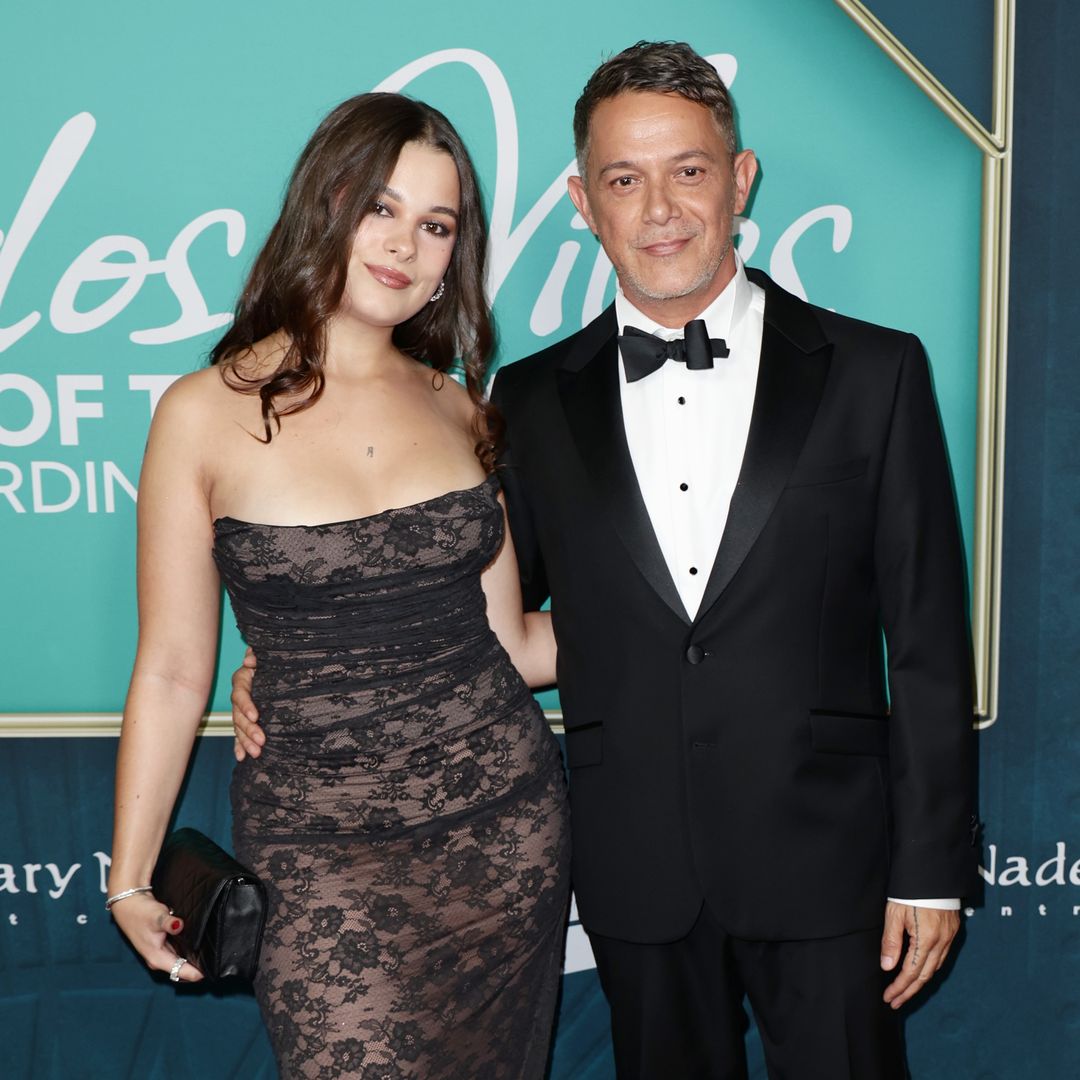 Manuela Sánchez, el orgullo de Alejandro Sanz y Jaydy Michel tras posar para ¡HOLA!