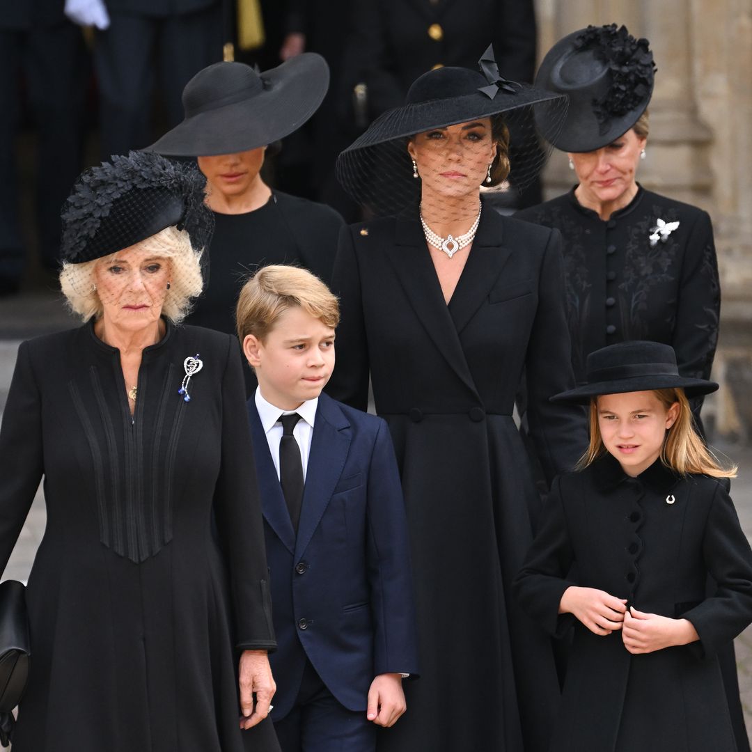 El estricto protocolo que las invitadas reales deben seguir en el funeral de la duquesa de Kent: del tocado al zapato cerrado