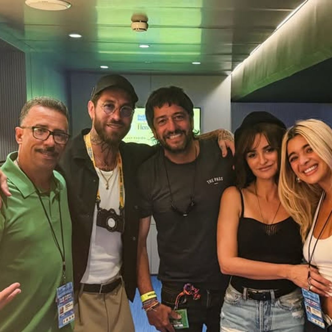 Penélope Cruz vuelve al concierto de Bad Bunny y disfruta de una 'noche loca' esta vez junto a Javier Bardem y Sergio Ramos