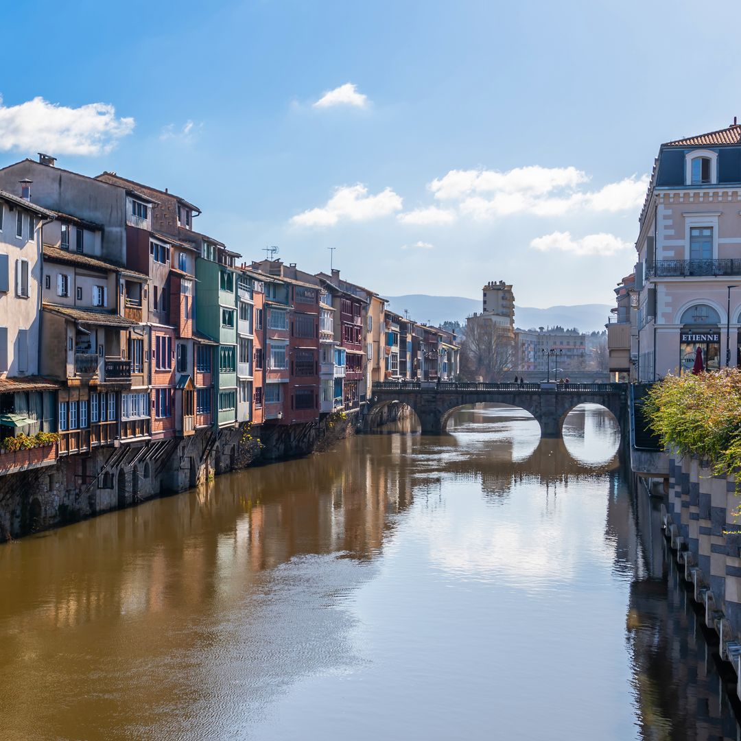 La preciosa ciudad francesa que se transforma en Venecia este fin de semana: máscaras, magia y ambiente veneciano