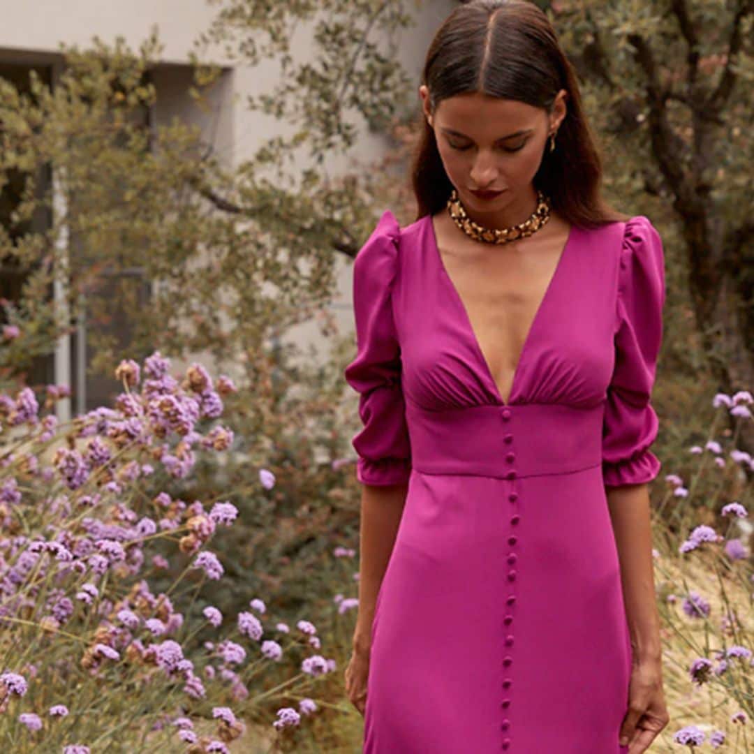 Vestidos de invitada para lucir (la primera) el color del año: Viva Magenta