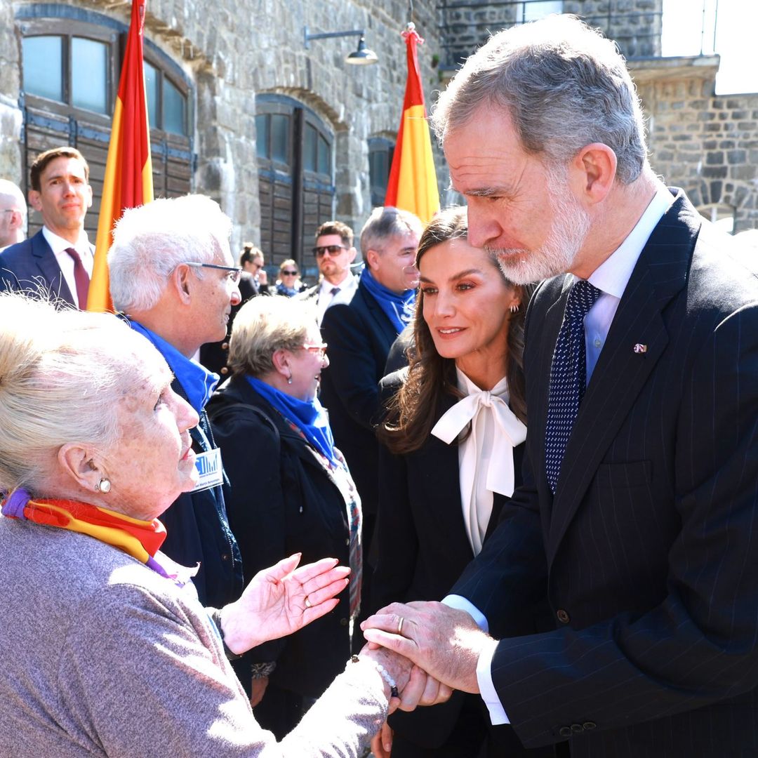 Los reyes Felipe y Letizia recuerdan a los españoles que perdieron la vida en Mauthausen 