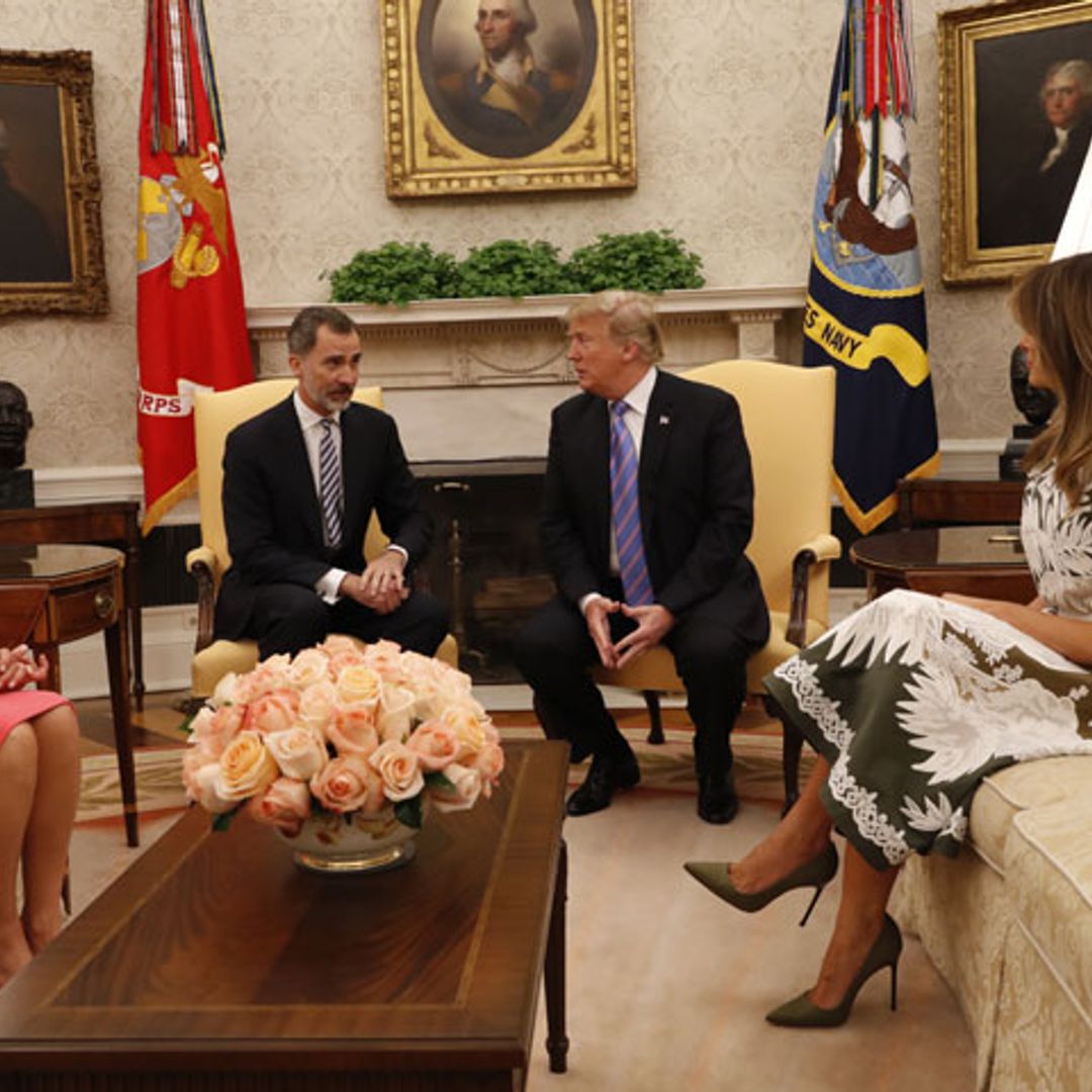 La cita de la Reina y Melania Trump, llena de sonrisas pero lejos de la conexión con Michelle Obama