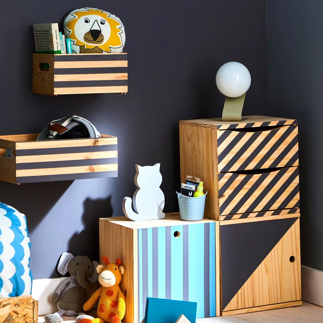 Cómo crear un mueble de almacenaje con cajas de madera paso a paso