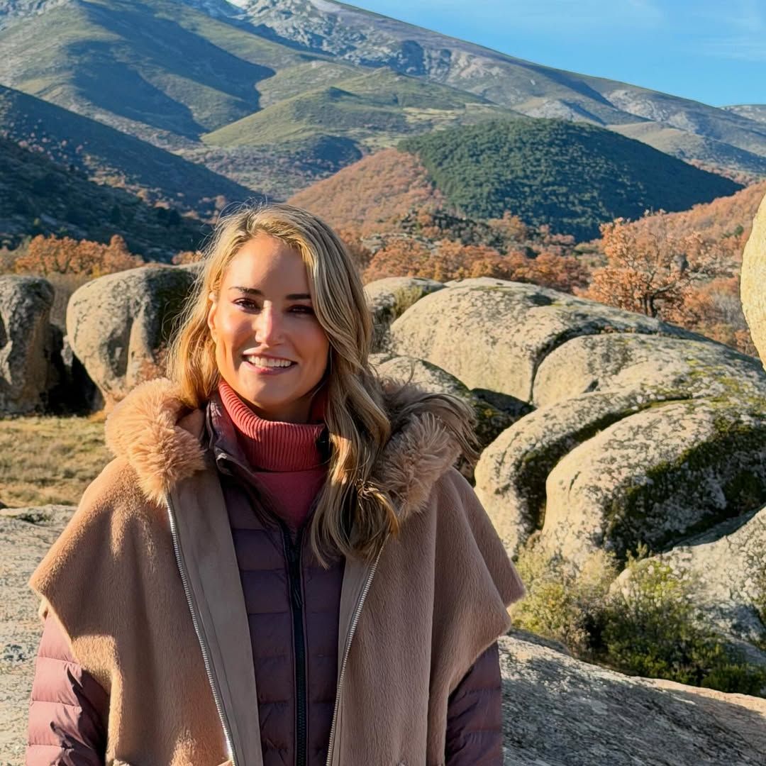 El pueblo de Ávila donde Alba Carrillo encuentra paz: montañas, gargantas y una laguna glaciar