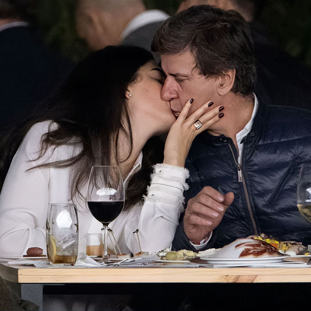 Cayetano Martínez de Irujo y Bárbara Mirjan, cuya relación comenzó en verano de 2016, tras conocerse en una fiesta en Marbella