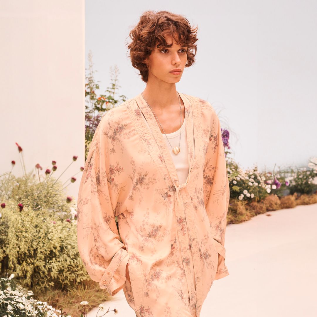 5 prendas de algodón con estampado floral de la nueva colección de Zara para crear looks de verano románticos y fresquitos