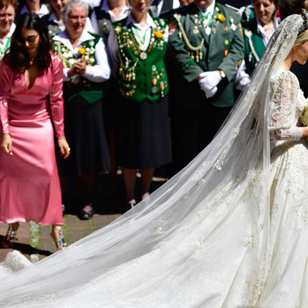 De la sobriedad a la majestuosidad: Así han sido los tres vestidos de novia que ha lucido Ekaterina