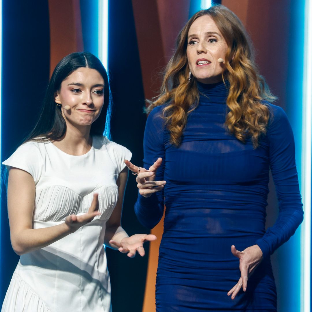 El dardo de María Castro y Marta Costa a los Premios Feroz por no valorar series como La Promesa: "Nos ha costado 700 capítulos pisar este escenario"