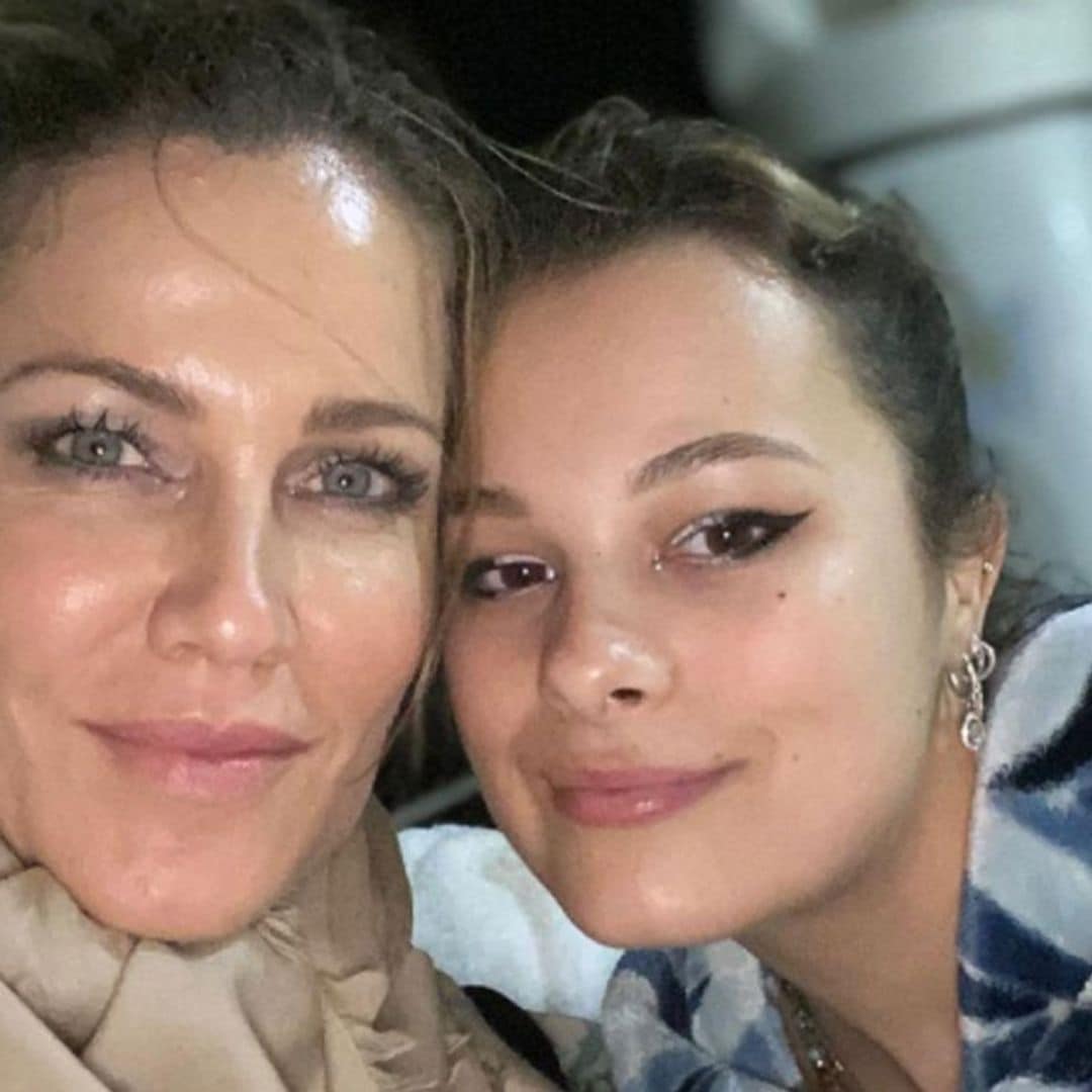 Jaydy Michel se hace un nuevo pendiente con la ayuda de su hija Manuela