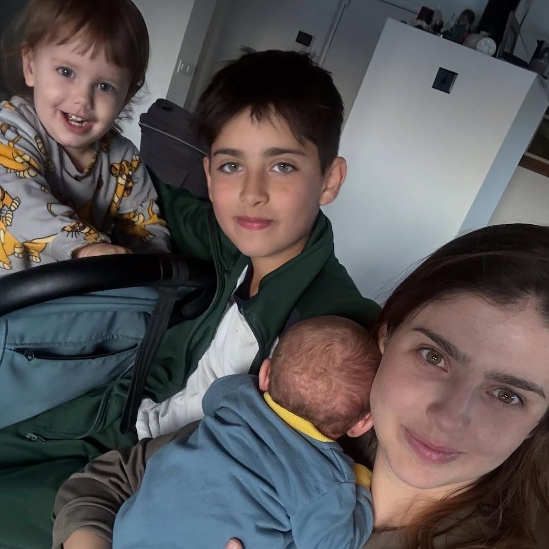 Michelle Renaud posa por primera vez junto a sus 3 hijos