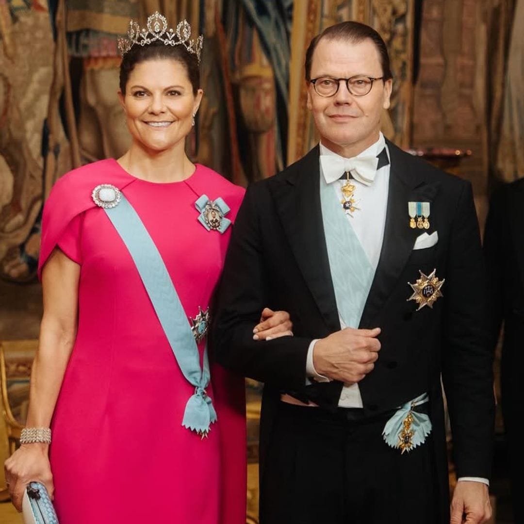 Dos imágenes tomadas durante la segunda cena de los Nobel, que tuvo lugar en el Palacio Real al tiempo que la Casa Real respondía a las últimas filtraciones sobre el Caso Epstein