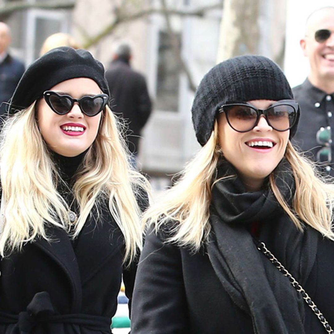 Reese Witherspoon y su familia llegan a París para el Baile de Debutantes