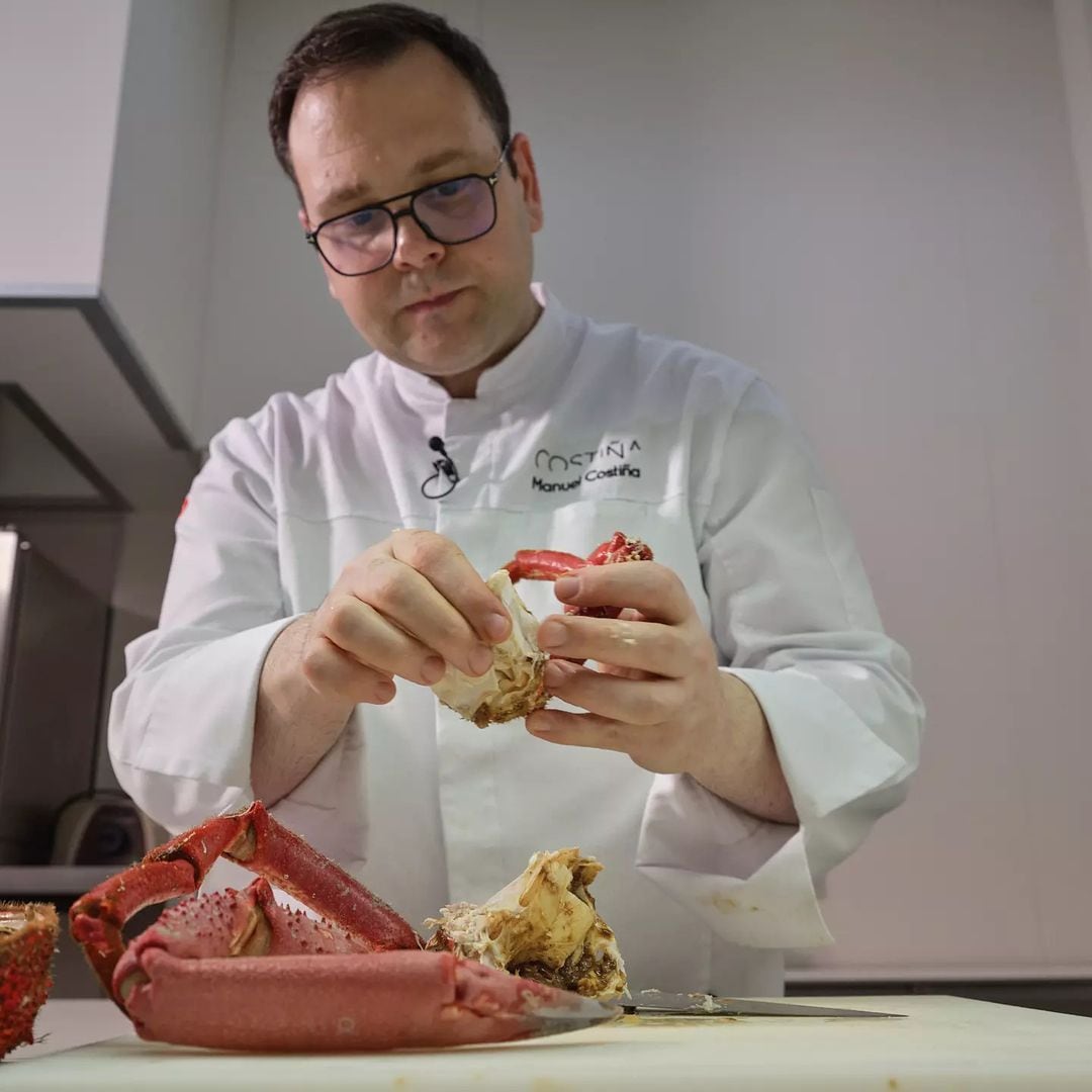El chef gallego Manuel Costiña, dos estrellas Michelin, revela los trucos para conseguir el punto perfecto del marisco: ''La clave está en utilizar agua de mar''