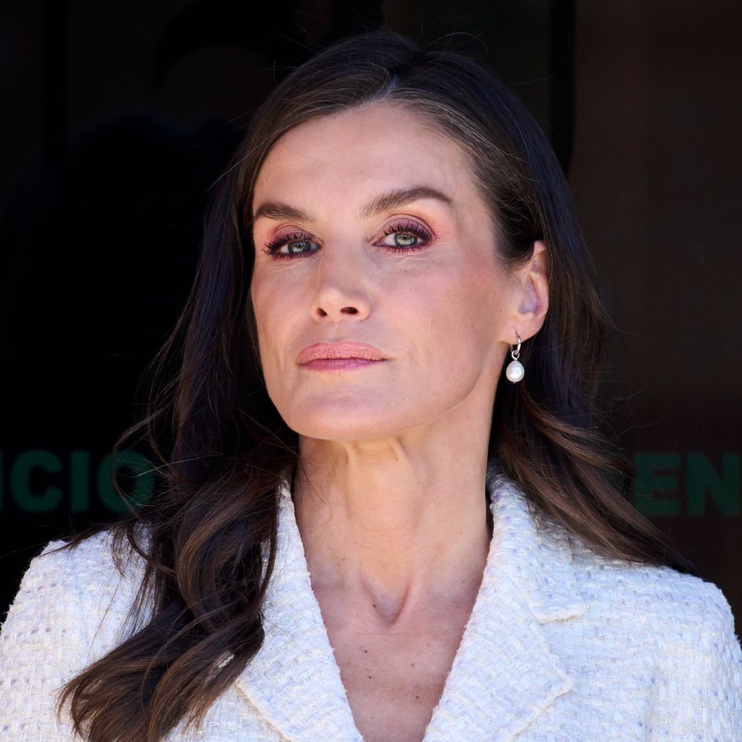 La reina Letizia vuelve a convertirse en periodista en un impactante vídeo contra el tabaco y los vapeadores: "Fumar mata"