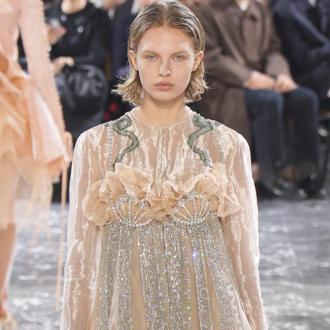 Simone Rocha saca el lado más 'coqueto' de Jean Paul Gaultier con sus lazos y tules