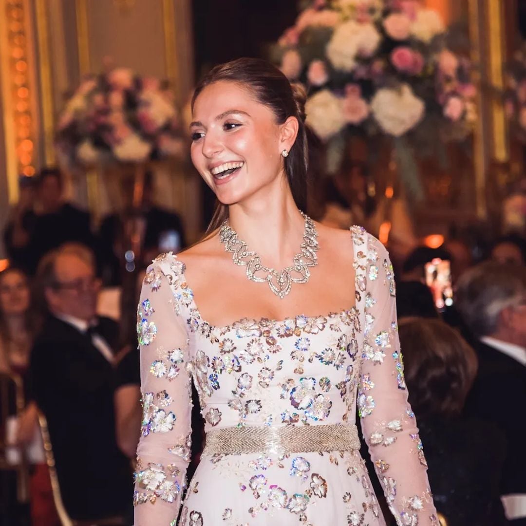 Las princesas d’Orléans conquistan Le Bal: los looks (y tiaras históricas) que llevaron las tres hermanas en su gran día