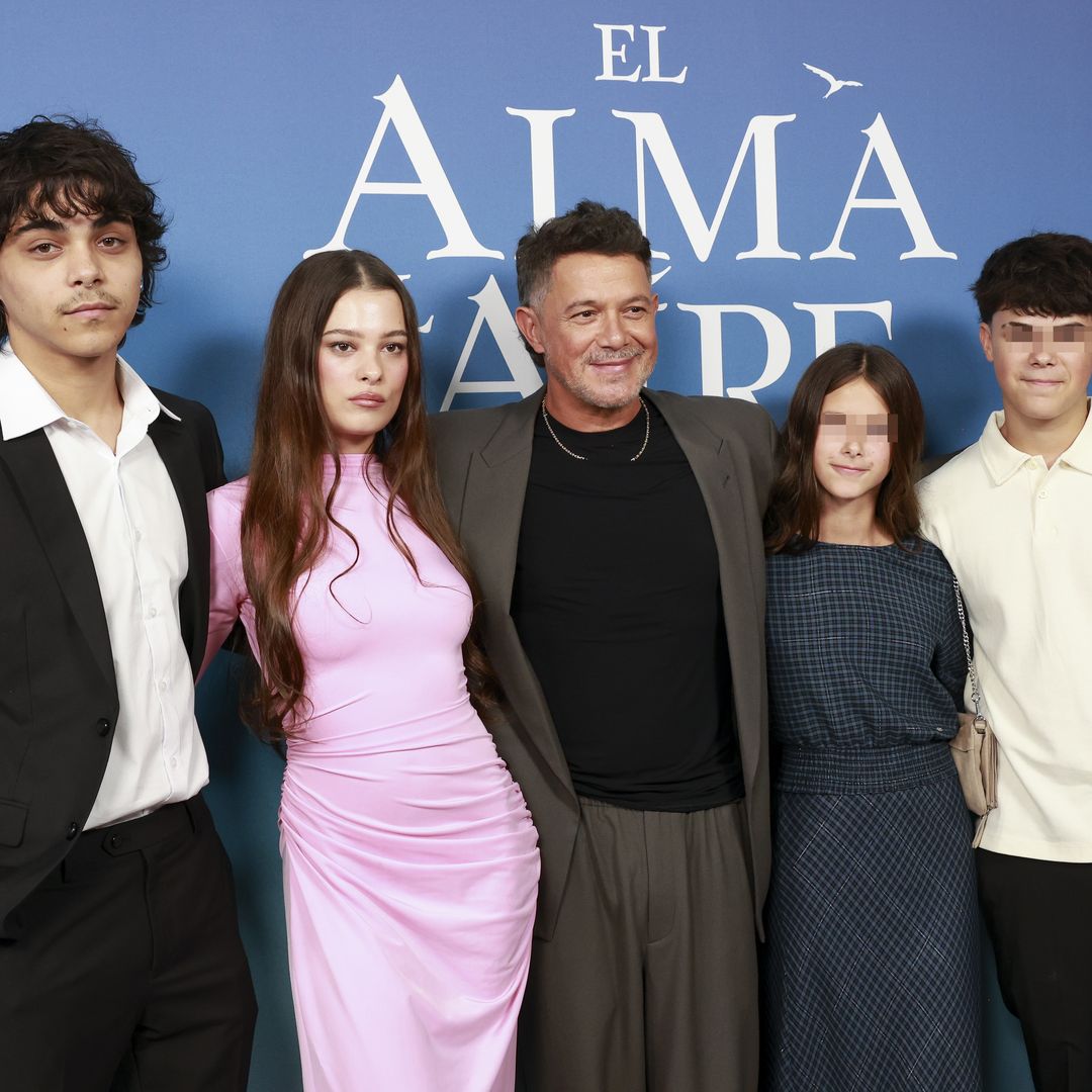 Alejandro Sanz reúne a sus cuatro hijos con Stephanie Cayo por primera vez: las fotos de su gran momento familiar