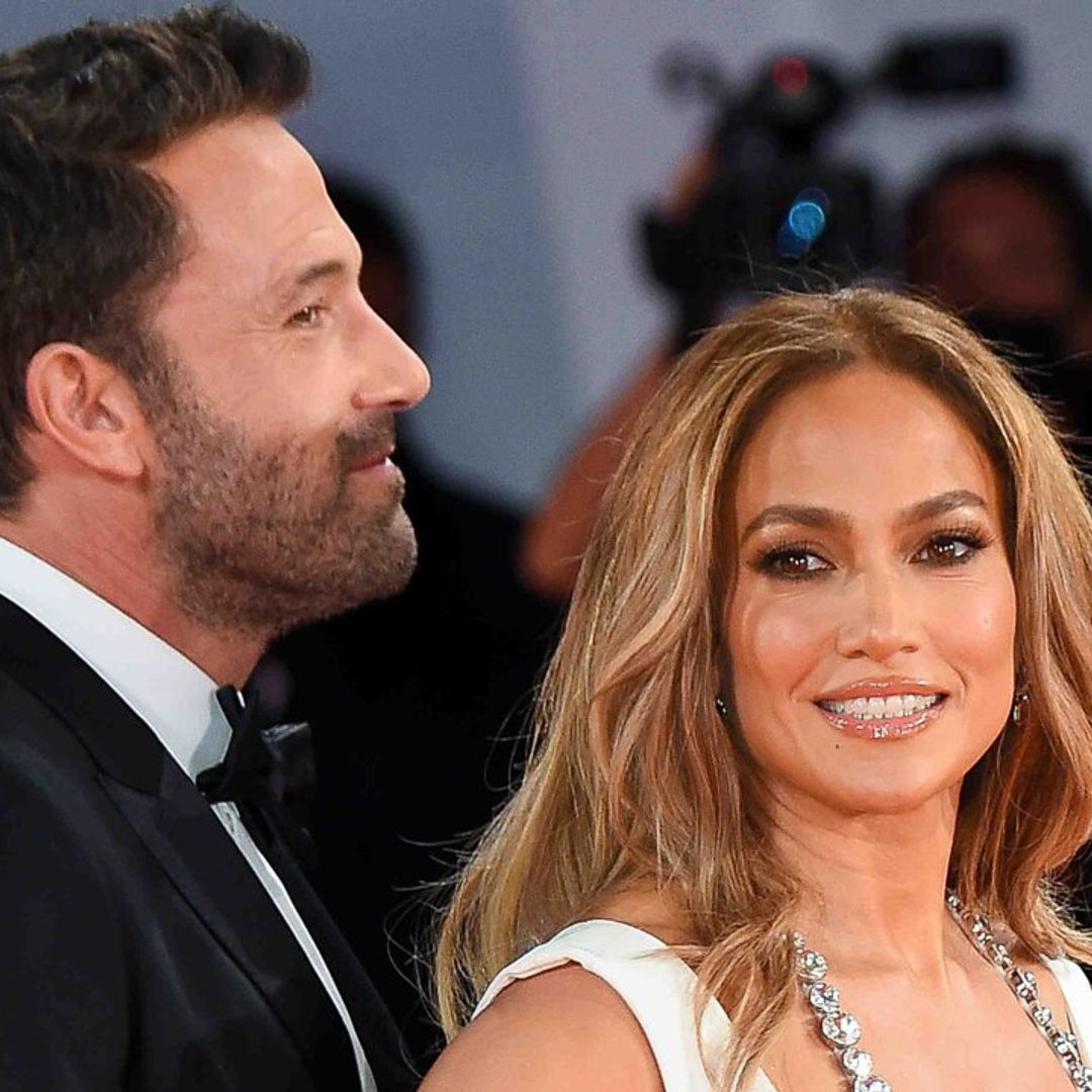 Jennifer Lopez y Ben Affleck revolucionan Venecia en su primer posado en la alfombra roja