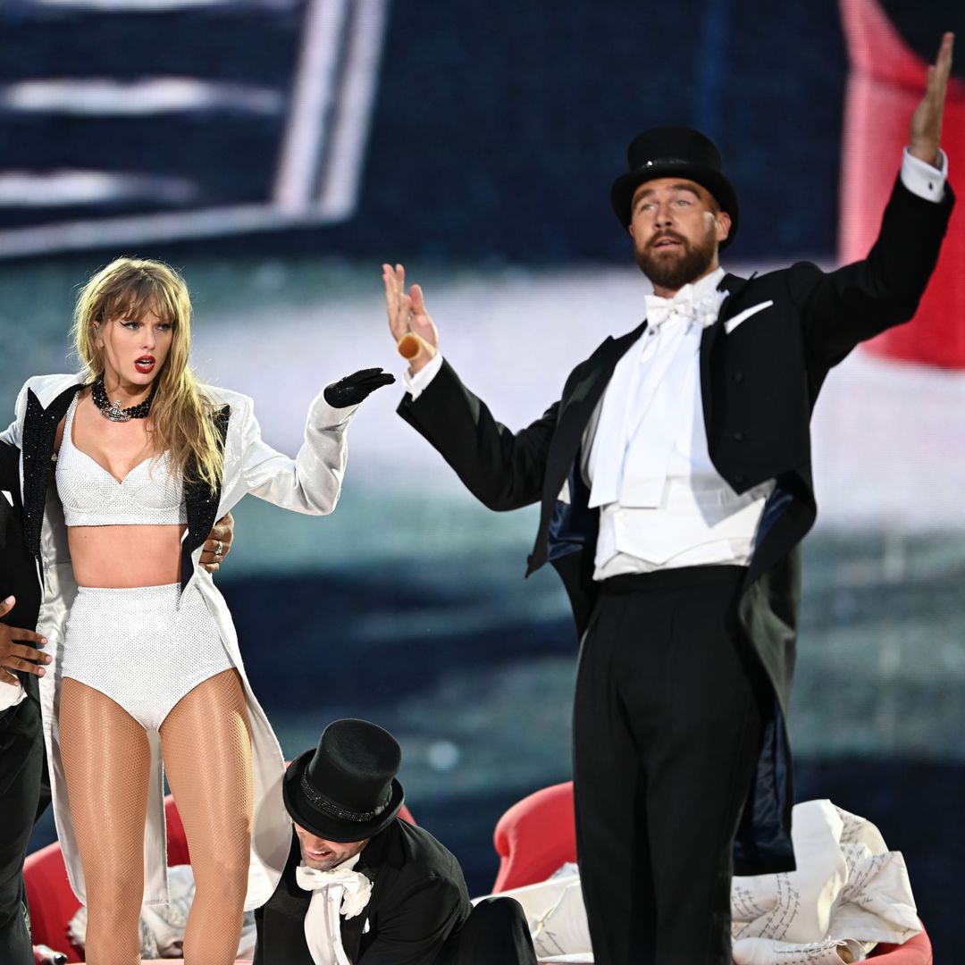 Travis Kelce se unió a Taylor Swift en el escenario como uno de sus bailarines