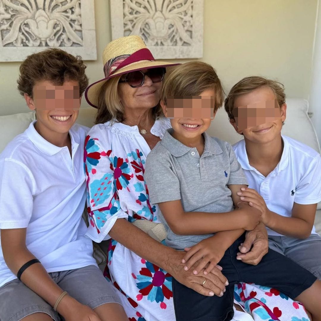 Cari Lapique y Carla Goyanes comienzan sus vacaciones familiares a punto de cumplirse el aniversario más triste
