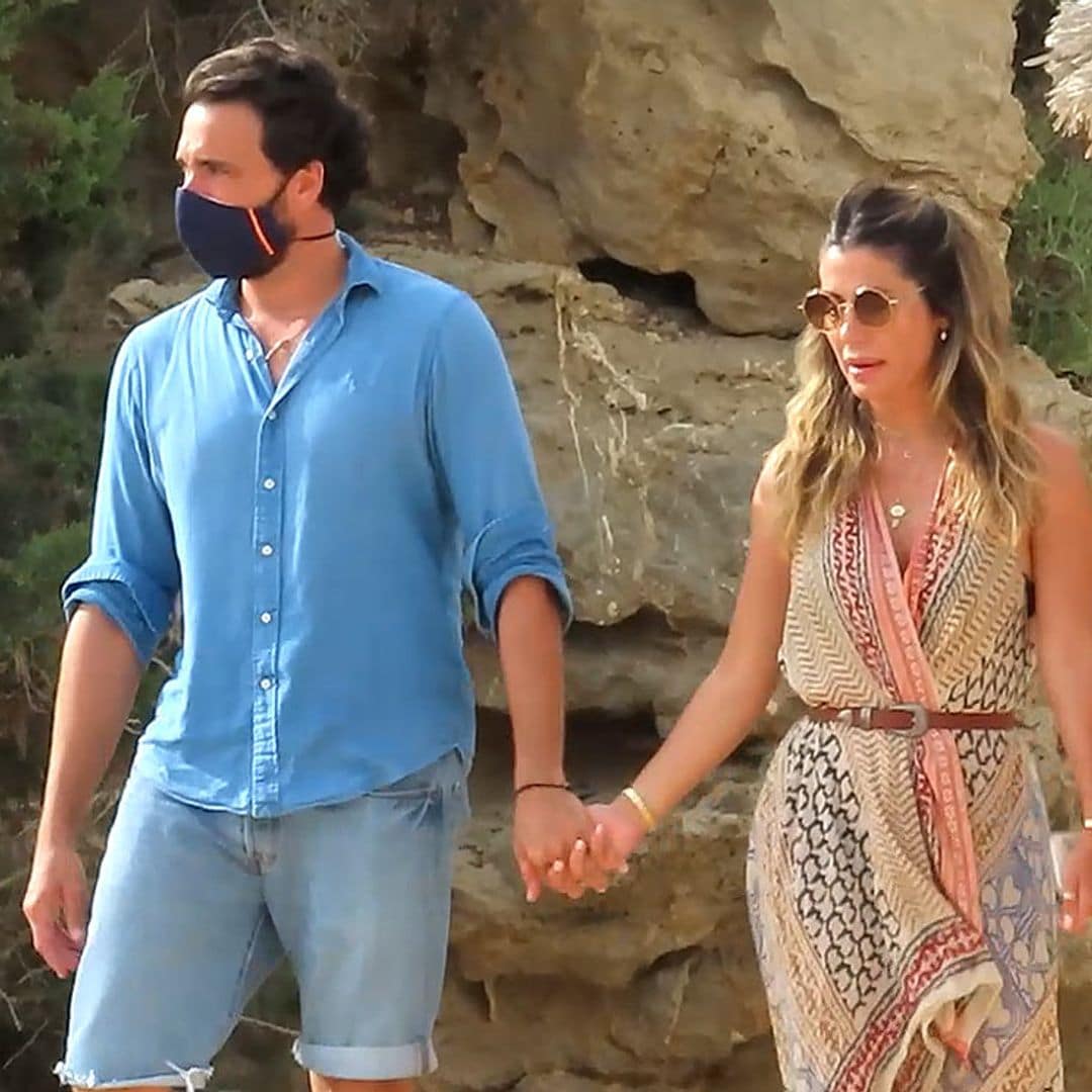 Elena Tablada y Javier Ungría celebran su tercer aniversario de boda así de cariñosos en Ibiza