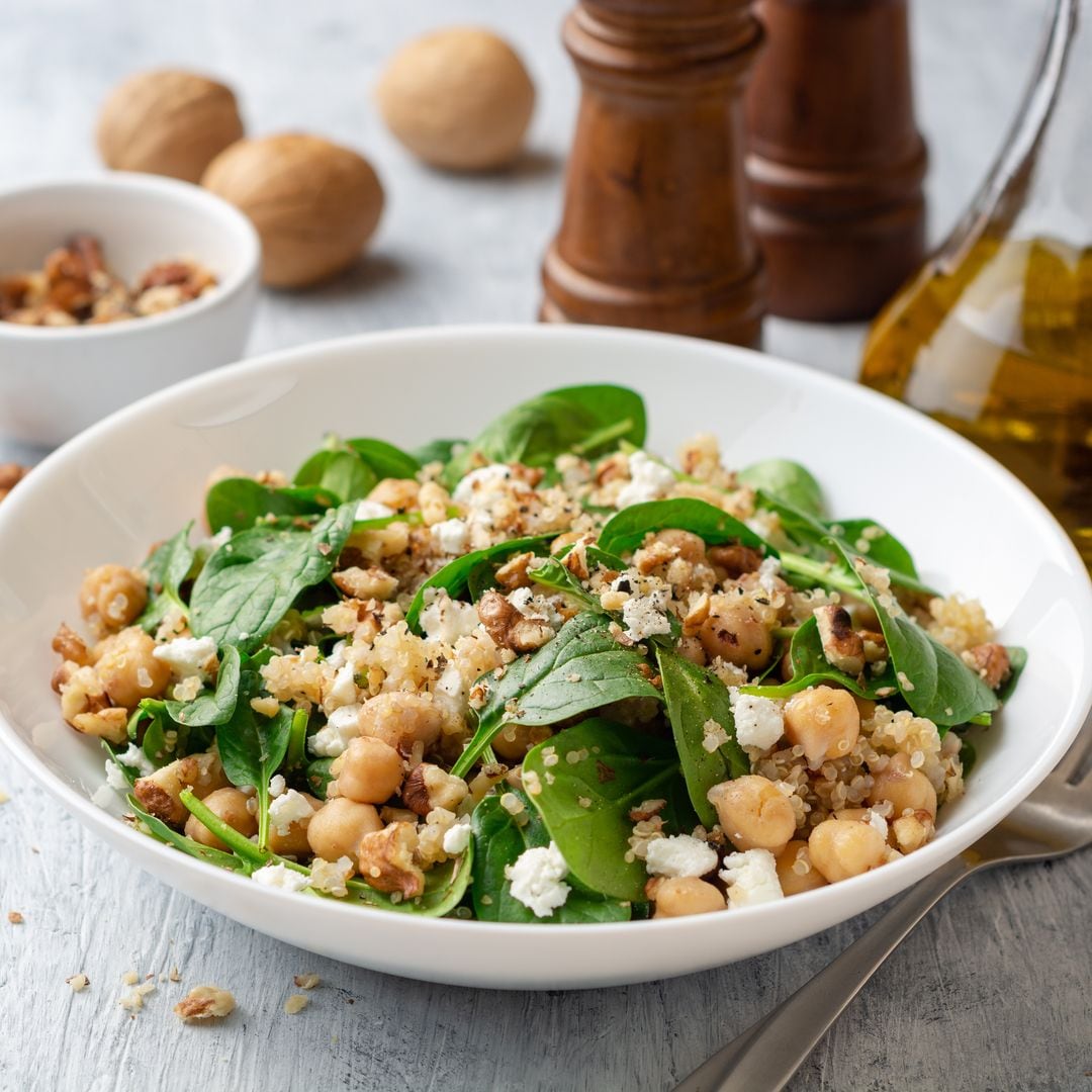 Adiós al aburrimiento: 7 tips para reinventar tus ensaladas de verano