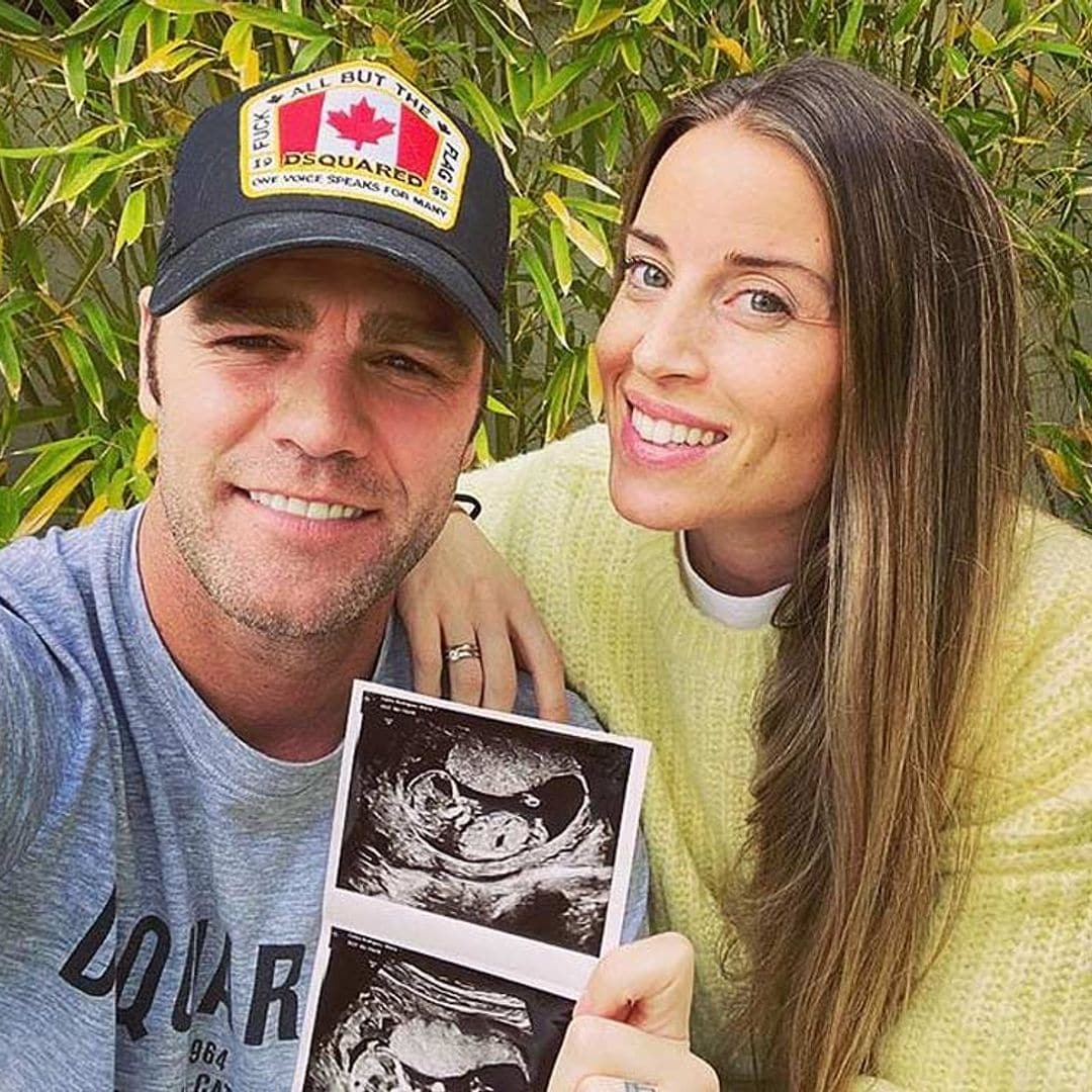 Fonsi Nieto y Marta Castro reciben los primeros regalos para su bebé