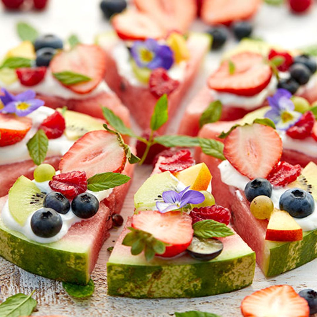 Pizza de sandía y otras frutas con yogur