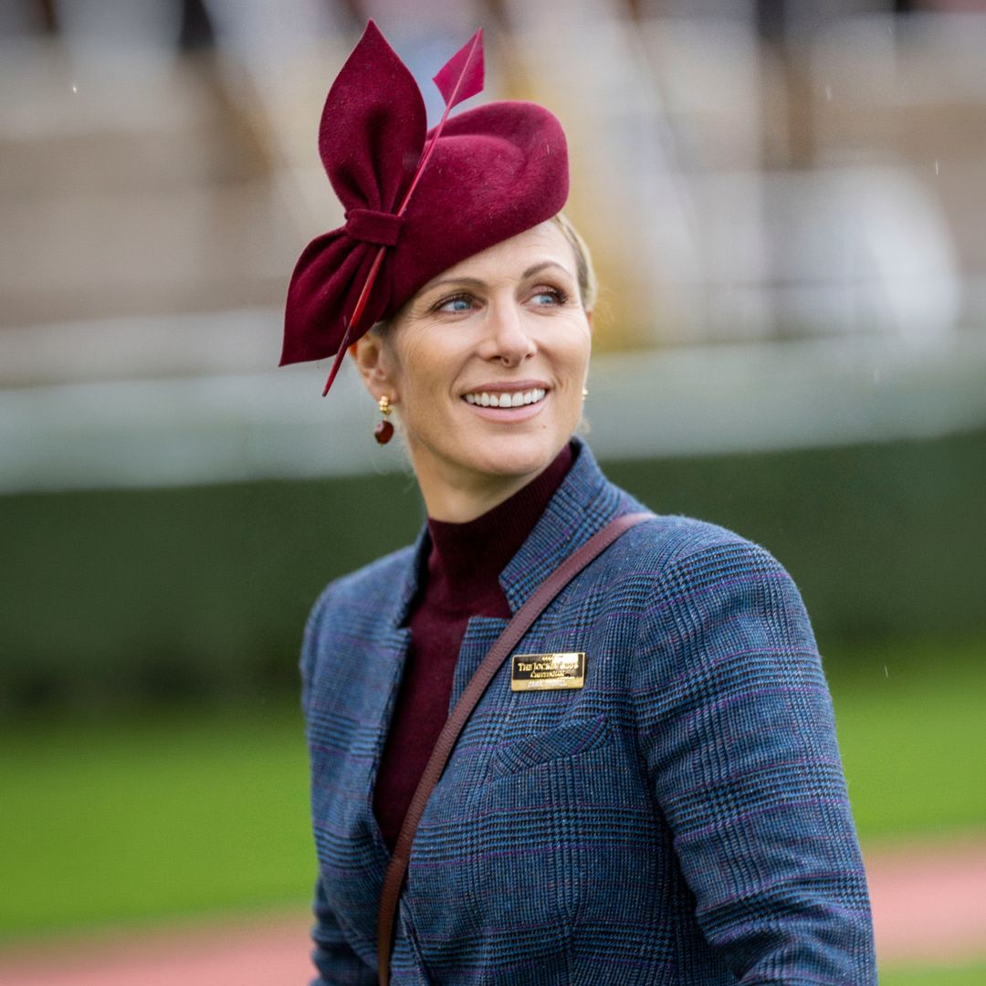 Zara Tindall desafía el protocolo británico en las carreras con el truco de estilo que copió a Kate Middleton