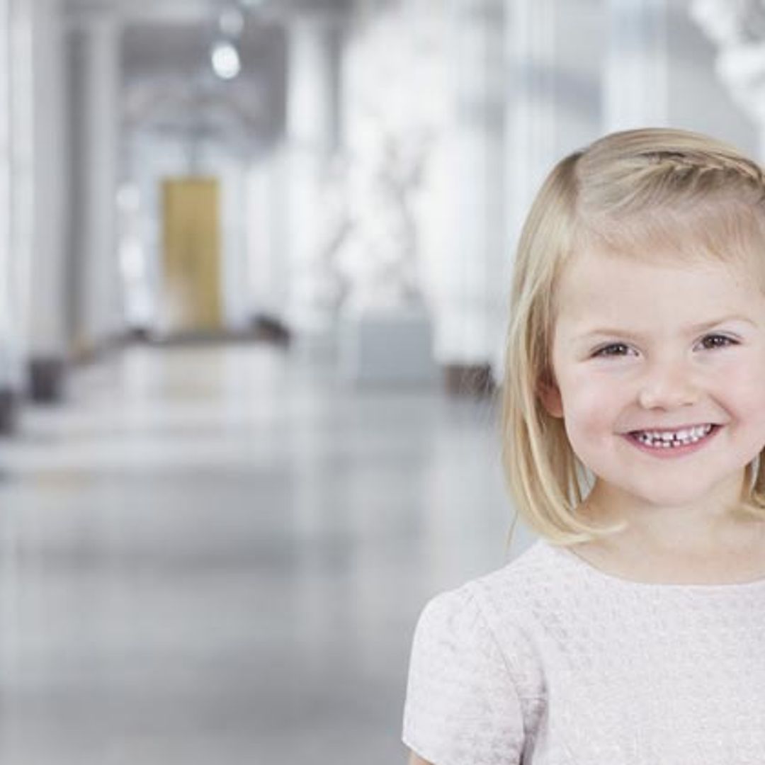 Estelle de Suecia, sonrisa tropical y melena sueca, en su último retrato
