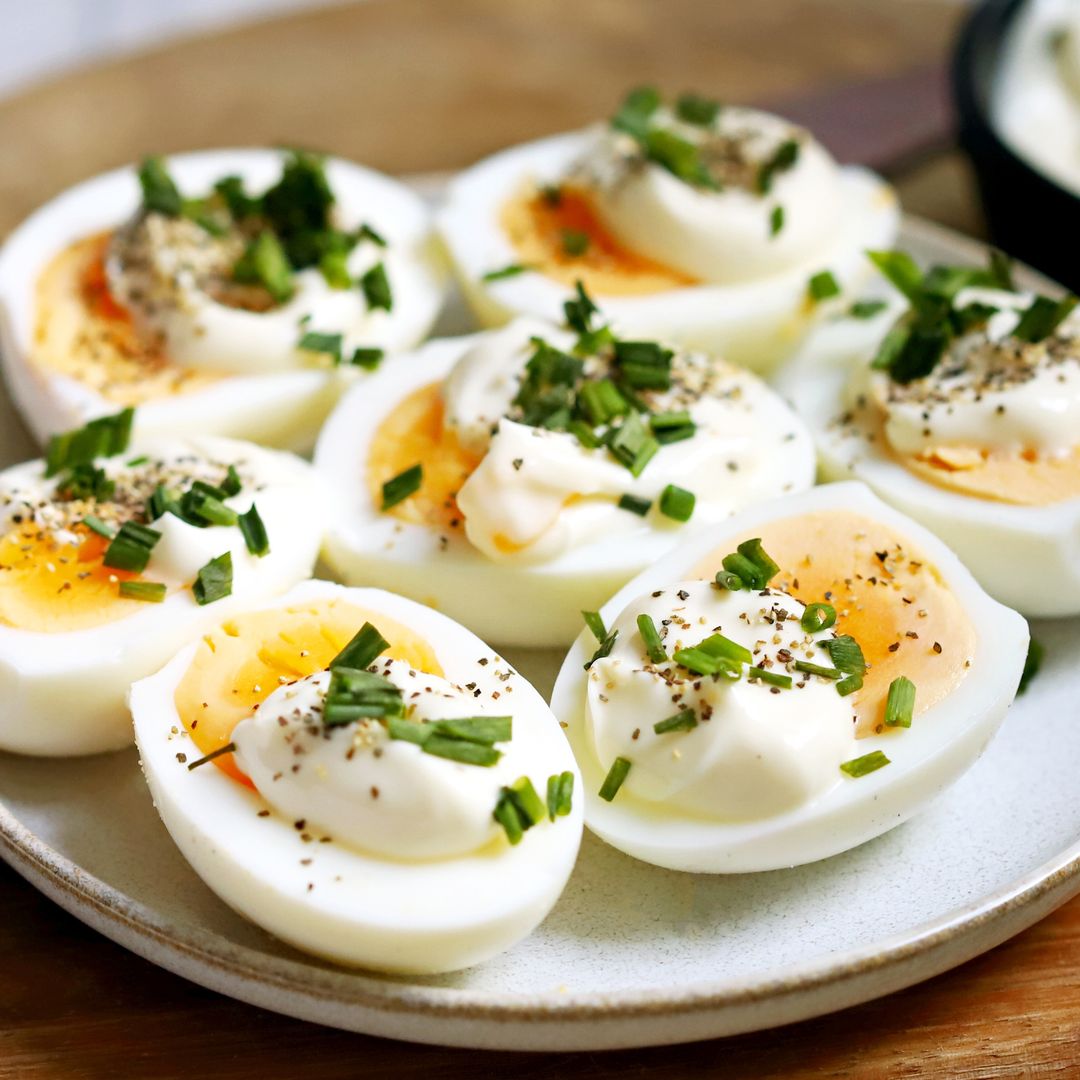 Estos son los ‘primos’ franceses de nuestros huevos rellenos, aún más fáciles de hacer