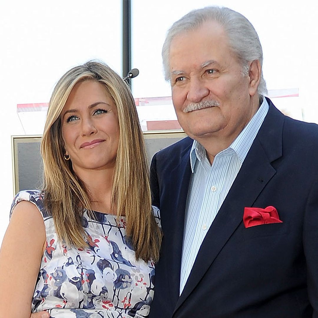 Jennifer Aniston llora la muerte de su padre John que ha fallecido a los 89 años