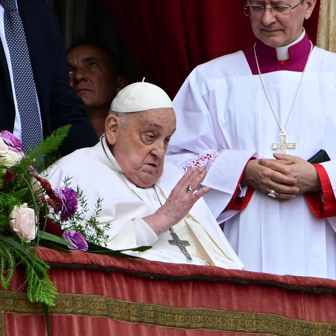 El papa Francisco reaparece para impartir la bendición 'Urbi et Orbi'