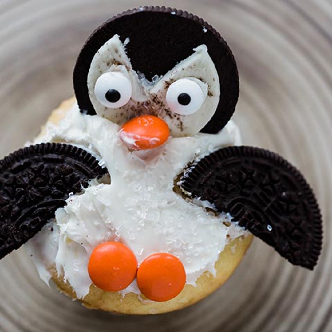 Cupcakes pingüino de vainilla con oreos