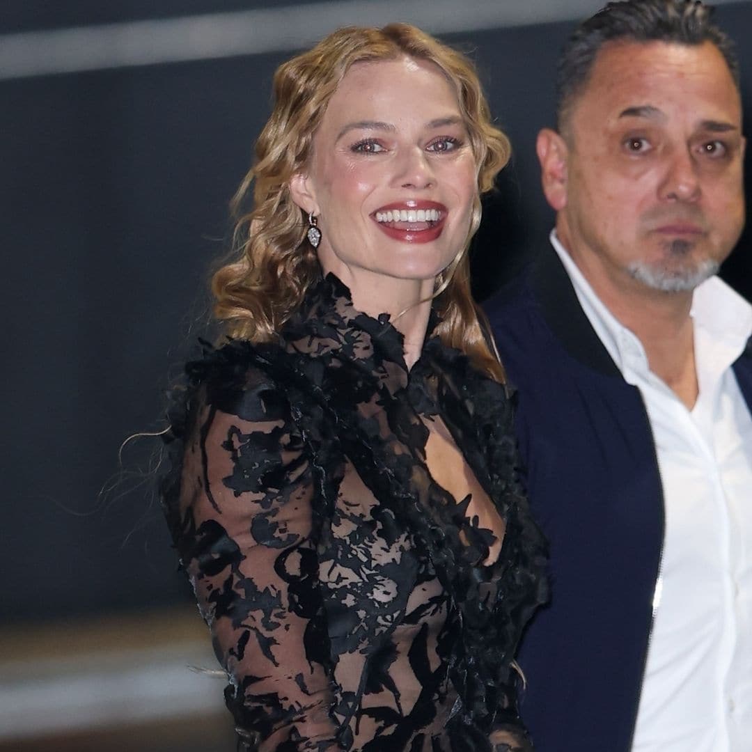 Margot Robbie se peina como en 'Cumbres borrascosas': el arte del 'method dressing' en su melena rizadísima
