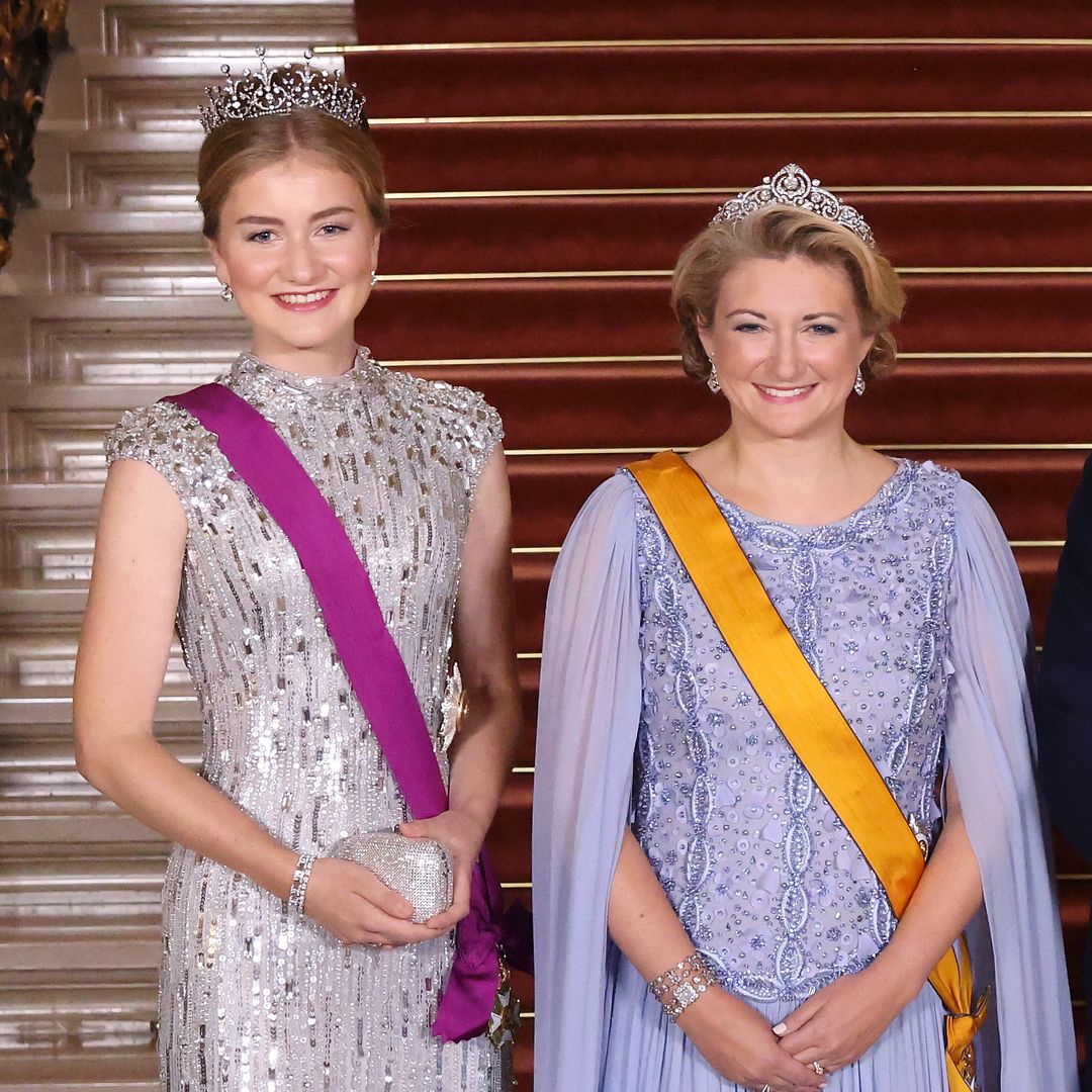 Las herederas al trono Amalia de Holanda y Elisabeth de Bélgica deslumbran juntas con fabulosas tiaras en la gran cena de Luxemburgo