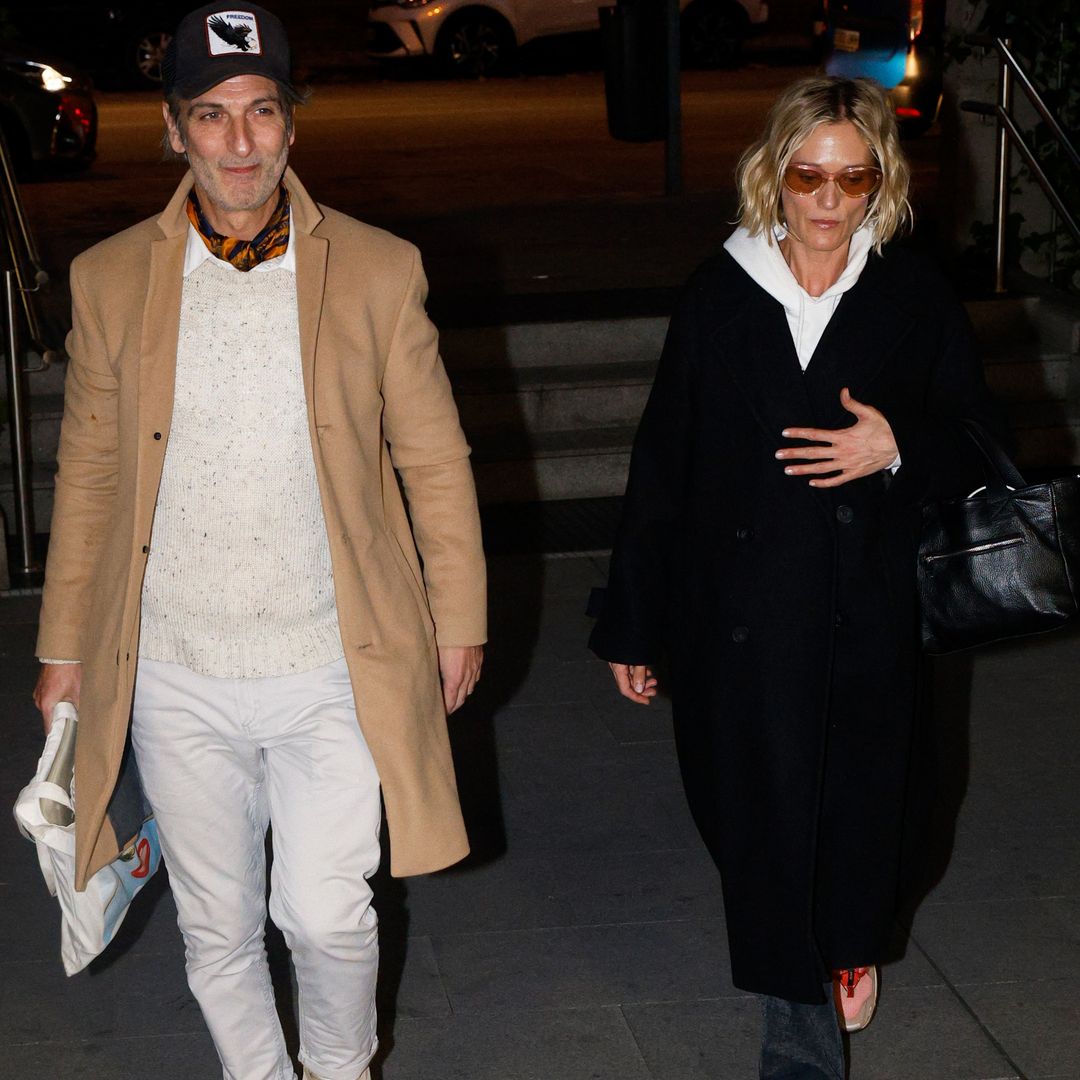 La despedida a Héctor Alterio en la capilla ardiente: de sus hijos, Ernesto y Malena, a su nieta y Juana Acosta