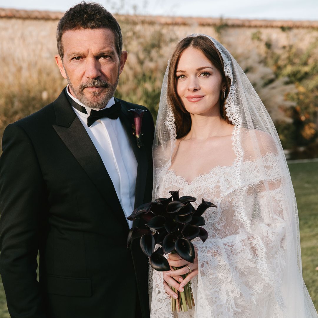 Antonio Banderas, confesiones de un padrino emocionado tras la boda de su hija: "Me vi muy recto al principio, para no tropezar"