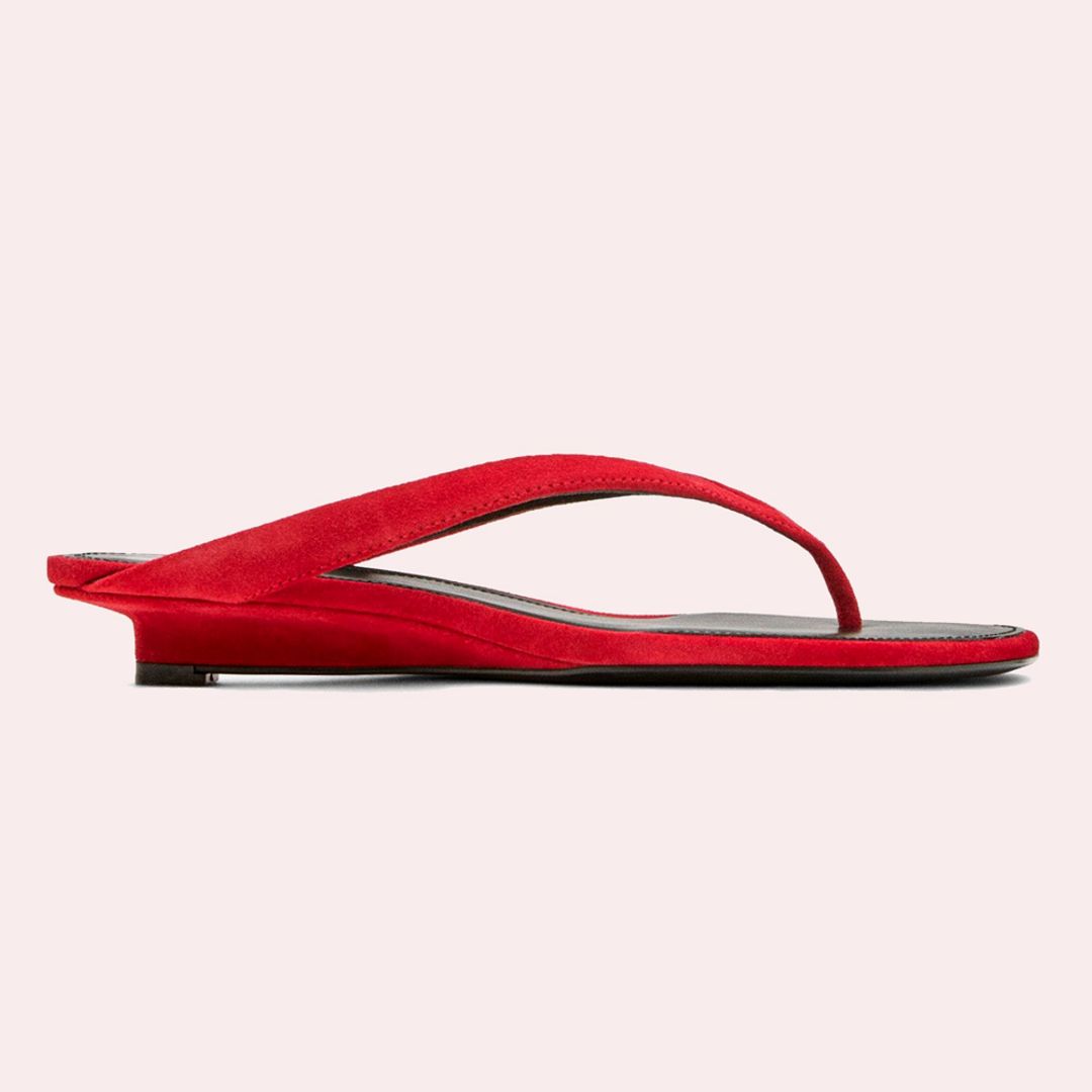 Unas sandalias rojas