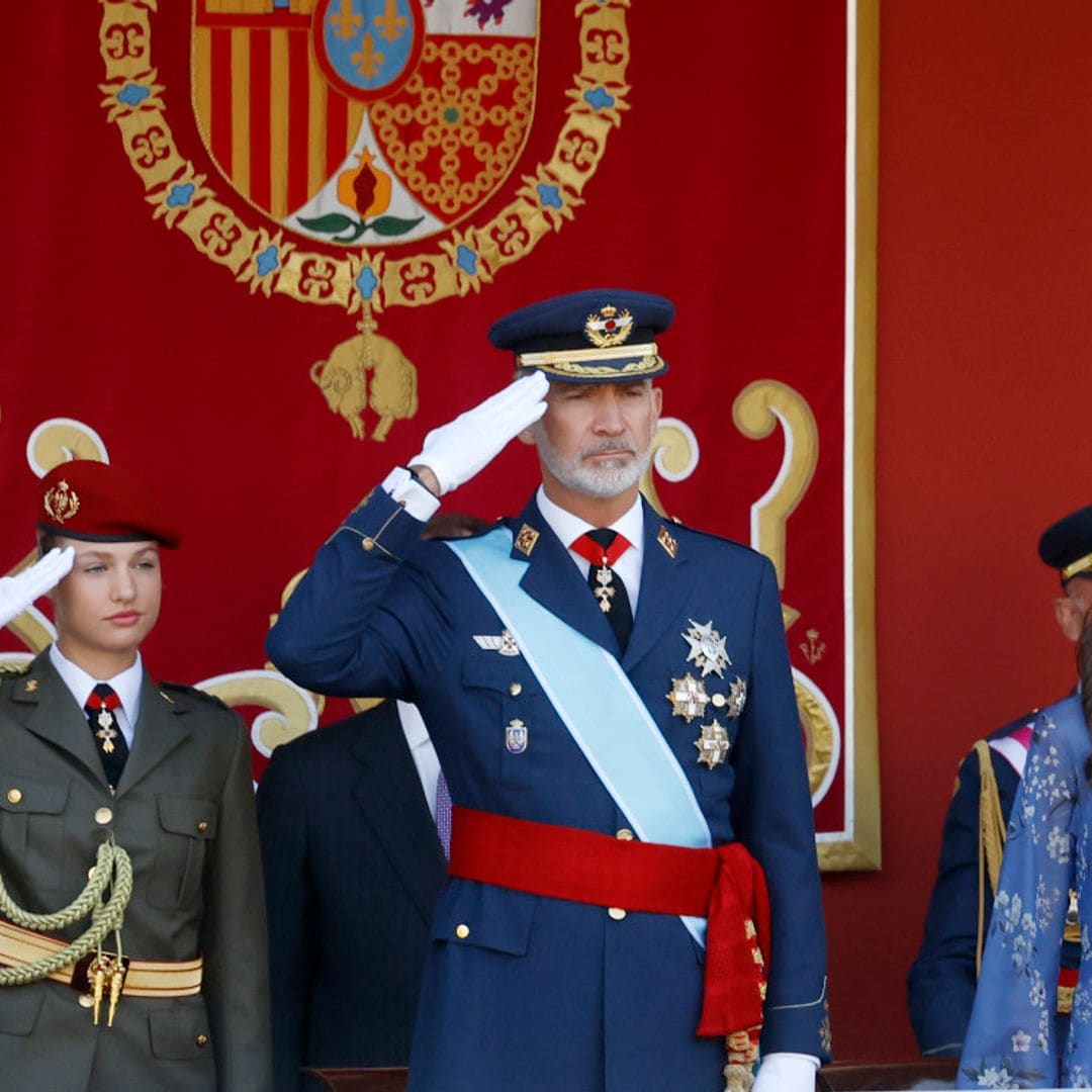 Los reyes Felipe y Letizia presiden el desfile militar del 12 de octubre en Madrid junto a la princesa Leonor