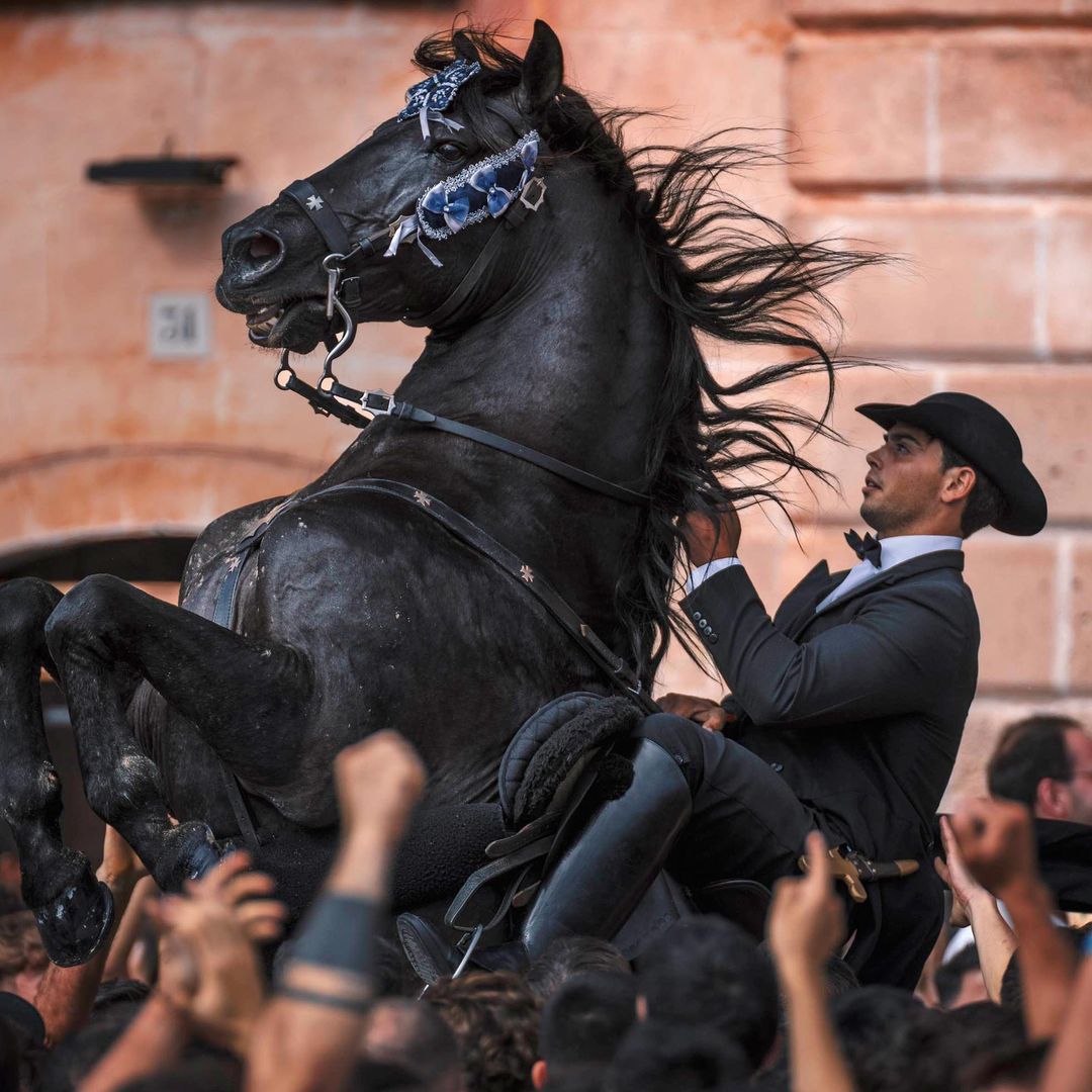 Adrenalina y tradición centenaria, en la espectacular fiesta de los caballos de Menorca