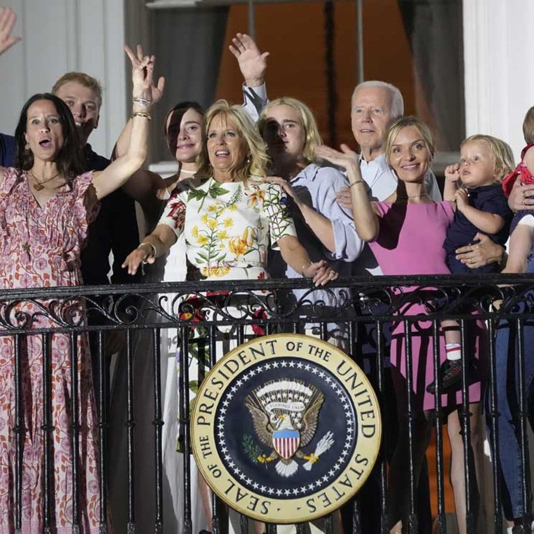 Los Biden, al más puro estilo 'royal' en el balcón de la Casa Blanca
